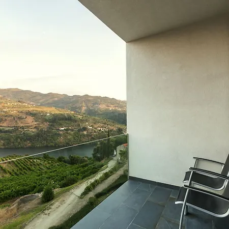 Douro Palace & Santa Cruz do Douro