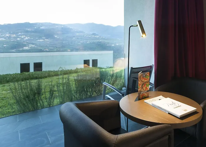 Douro Palace & Santa Cruz do Douro
