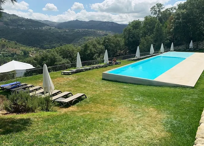 Douro Palace & Santa Cruz do Douro