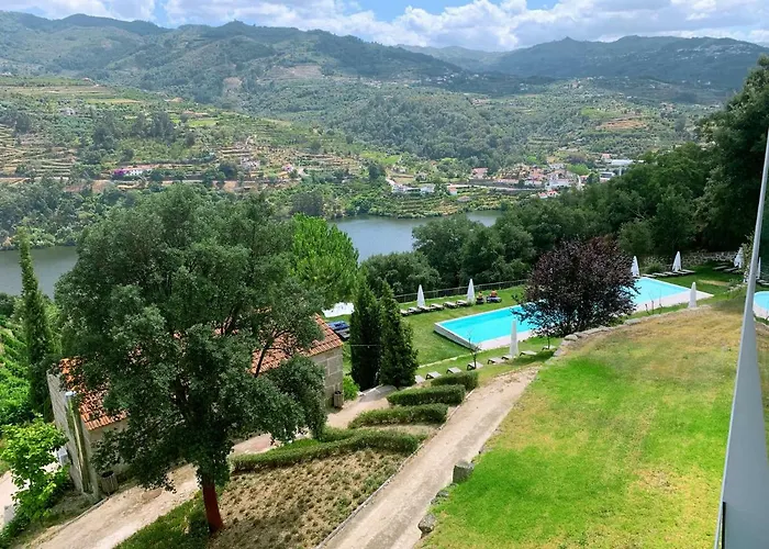 Douro Palace & Santa Cruz do Douro